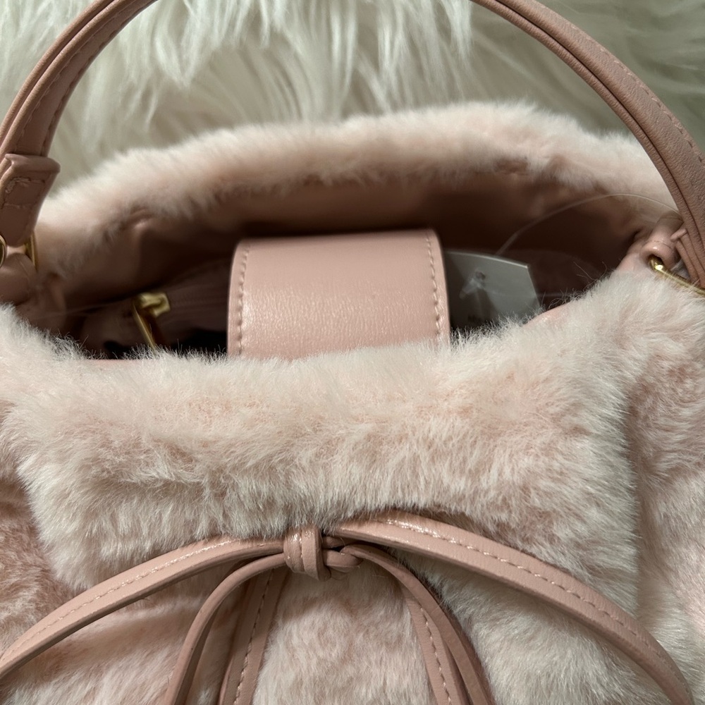 NWT Cato Faux Fur Crossbody Bag with Pom Pom Accents -Blush Pink, Size Mini - Picture 2 of 8